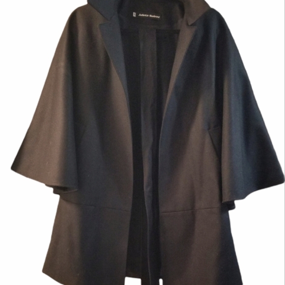 Julieta Suarez wool Jacket Lapel Cape, Size S, color Black/ Gold. - Picture 9 of 9